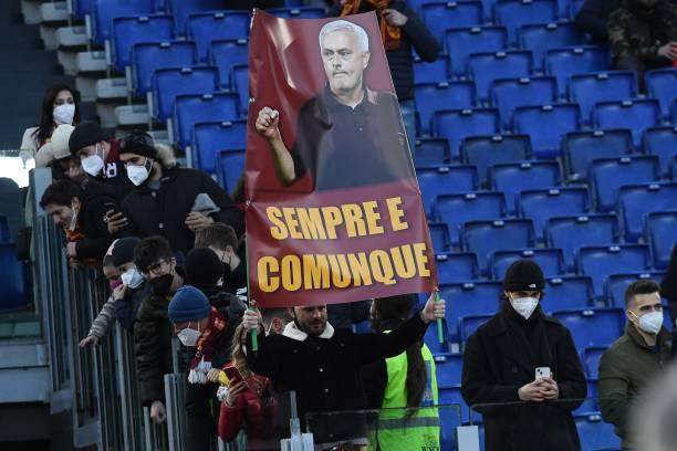 banner-in-honour-of-jose-mourinho-during-the-serie-a-match-between-as-picture-id1380590380.jpeg