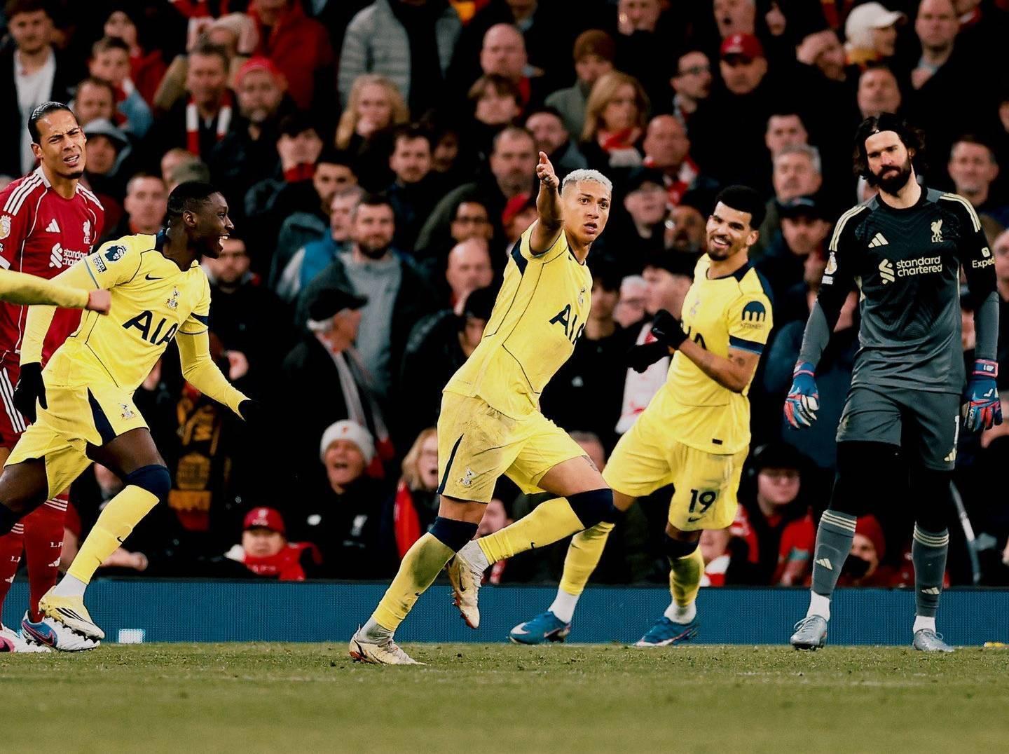 降级区无事发生？英超15~18名四支球队本轮默契地各取一分